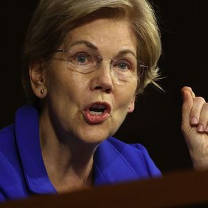 La sénatrice Elizabeth Warren, en lutte contre Wall Street, critique le manque de transparence et les méthodes du private equity.