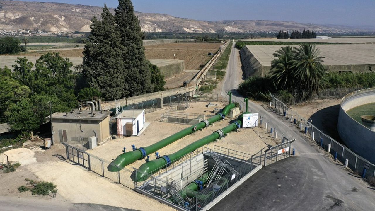 Depuis dix ans, Israël fournit chaque année 60 millions de m3 d'eau à la Jordanie. Ici, des conduits de distribution d'eau au sud du lac de Tibériade.