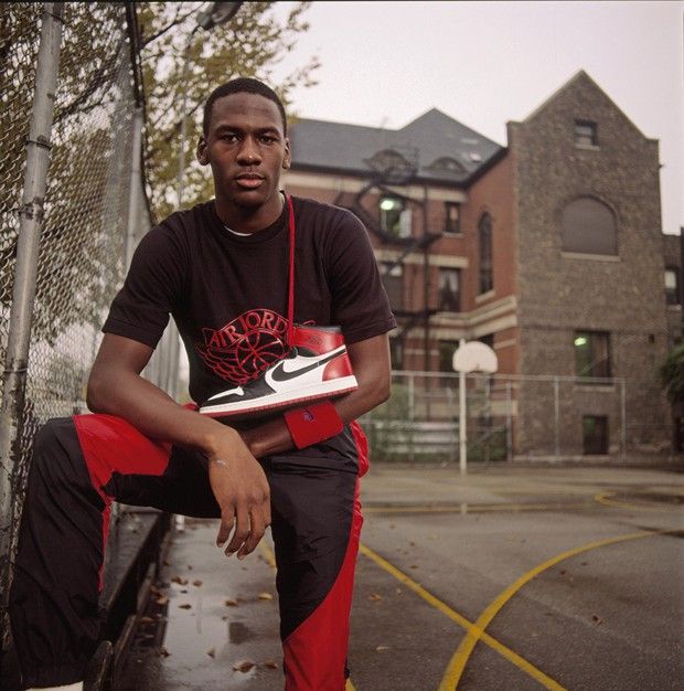 Michael Jordan en 1985 en première saison avec la NBA. Nike vient de lancer un modèle à son nom : Air Jordan.