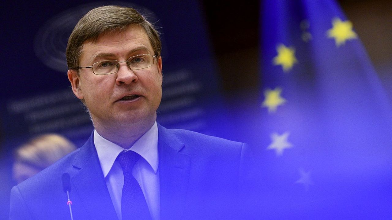 Le Vice-Président de la Commission, Valdis Dombrovskis, lors d'un discours au parlement européen le 10 mars 2021.