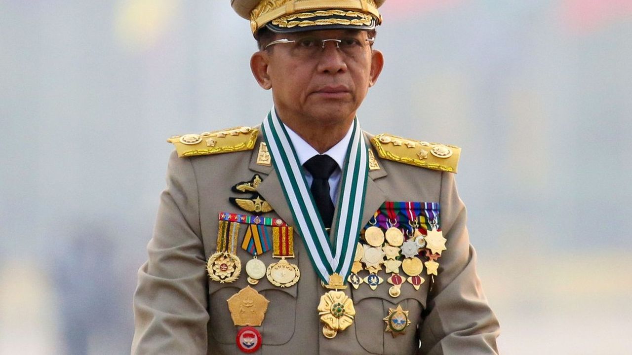 Le général Min Aung Hlaing dirige la Birmanie depuis le coup d'Etat qu'il a fomenté et réalisé le 1er février 2021.