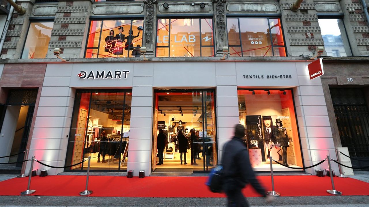 Pour attirer aussi une clientèle plus jeune, Damart, l'enseigne phare de Damartex, née en 1953 à Roubaix, a inauguré en 2017, un concept-store, à Lille.