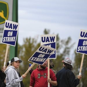 Plus de 10.000 salariés de John Deere ont commencé un mouvement de grève la semaine dernière.