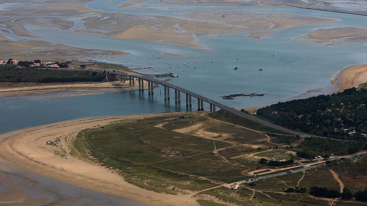 Le pont de Noirmoutier est le plus grand ouvrage d'art de Vendée.