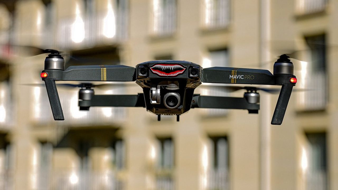 Les drones ont été parfois utilisés par la police et les administrations pour faire respecter les consignes de confinement pendant le Covid-19.