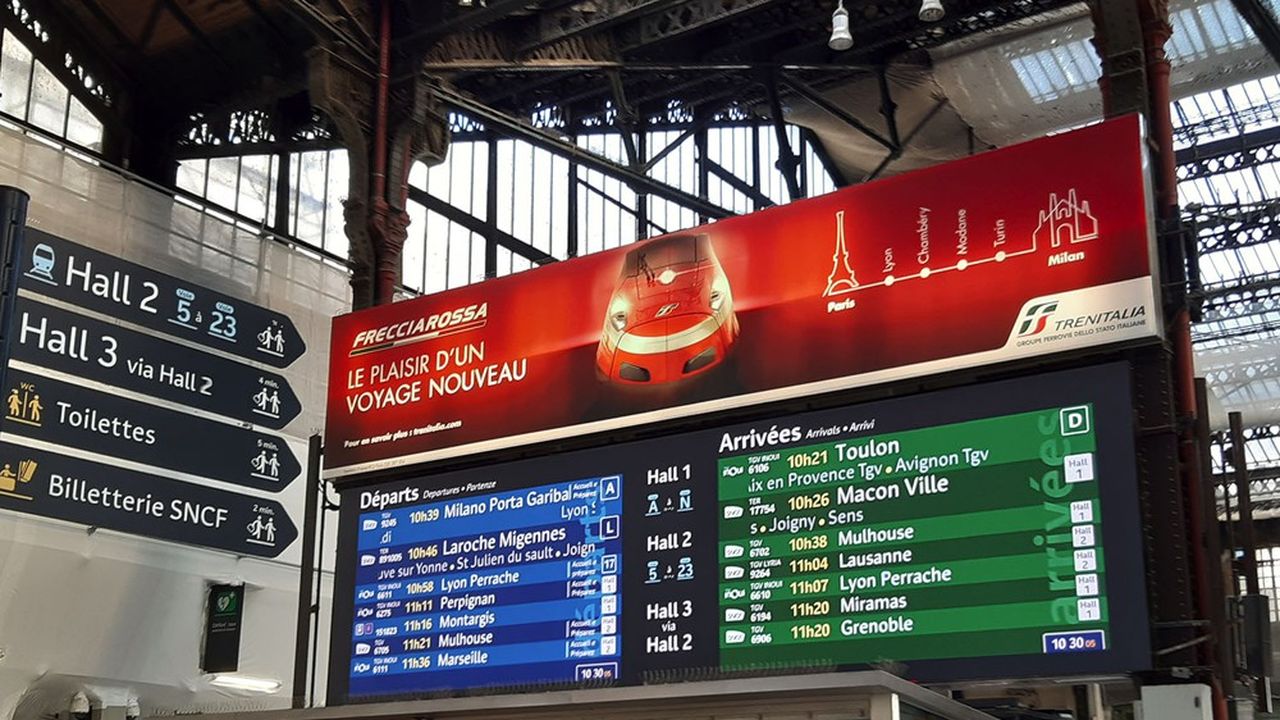 Trenitalia n'a pas encore confirmé la date de démarrage de ses TGV sur Paris-Lyon-Milan, mais déploie déjà des publicités explicites gare de Lyon.