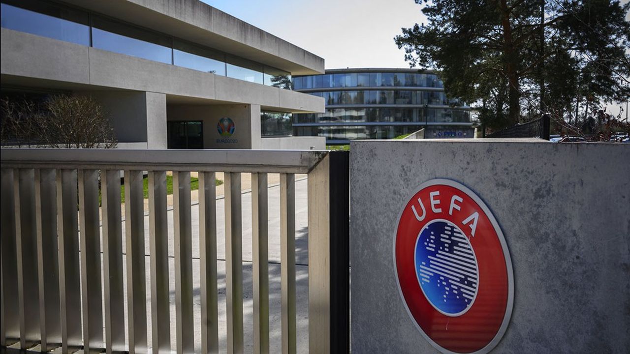 L'UEFA, basée à Nyon en Suisse, finance les clubs qui participent à ses compétitions. La Ligue des champions est fort lucrative.