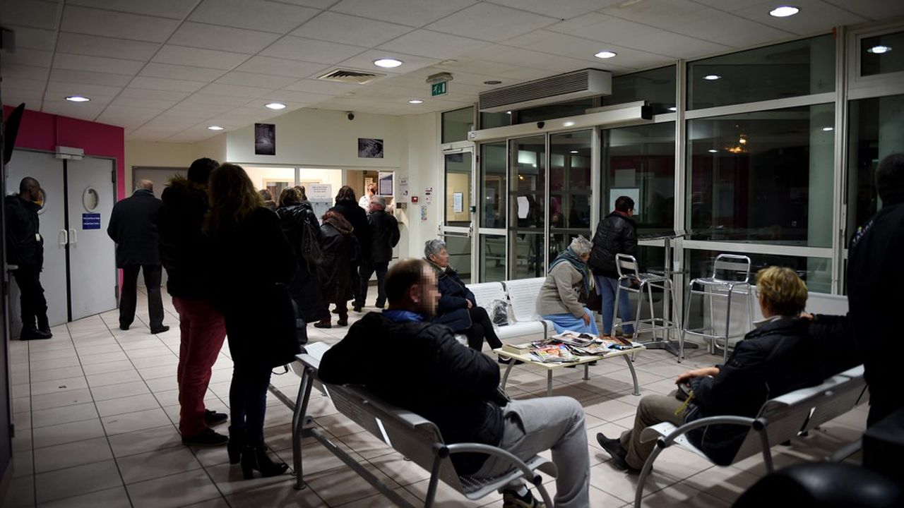 Une salle d'attente du service d'urgence de l'hôpital Trousseau de Tours.