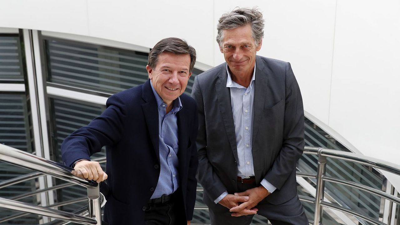 Gilles Pélisson, PDG du groupe TF1, et Nicolas de Tavernost, président du directoire du groupe M6. Pour Olivier Bomsel, « le marché de la publicité télévisée a toujours été concentré, c'est la façon dont l'Etat a voulu le construire ».