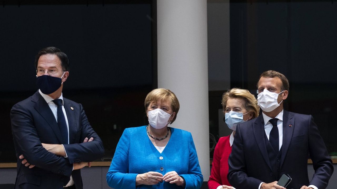 Mark Rutte, à gauche, avec Angela Merkel, Ursula von der Leyen et Emmanuel Macron en marge du Sommet européen de juin 2020 à Bruxelles.
