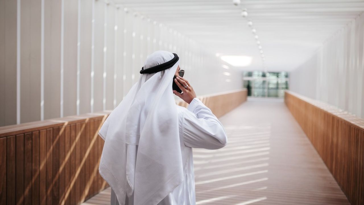 Etisalat et Du, les deux opérateurs télécoms des Emirats arables unis (UAE), ont lancé la 5G mi-2019, un an et demi avant la France.