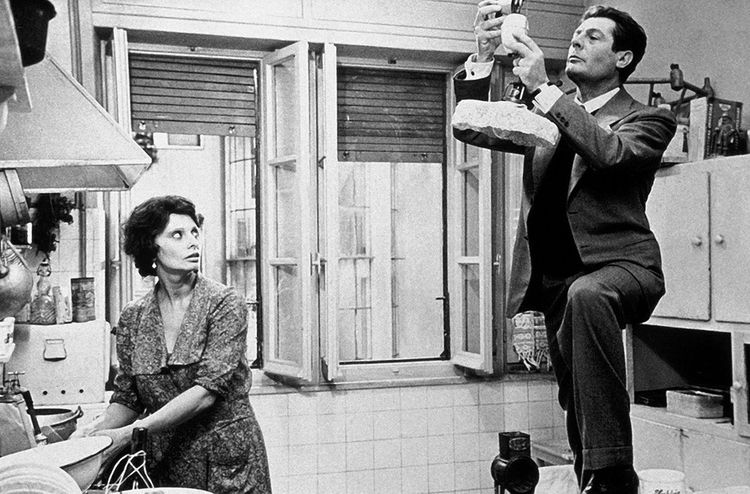 «Une journée particulière», d'Ettore Scola (1977) : Sophia Loren, qui joue une mère de famille nombreuse, y retrouve Marcello Mastroianni, homosexuel menacé de déportation.