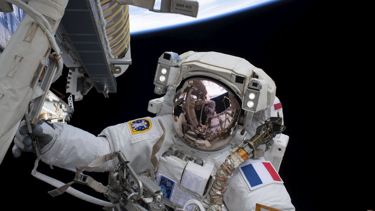 Thomas Pesquet est le premier astronaute européen à assurer le commandement de la station spatiale internationale à la place d'un Américain.