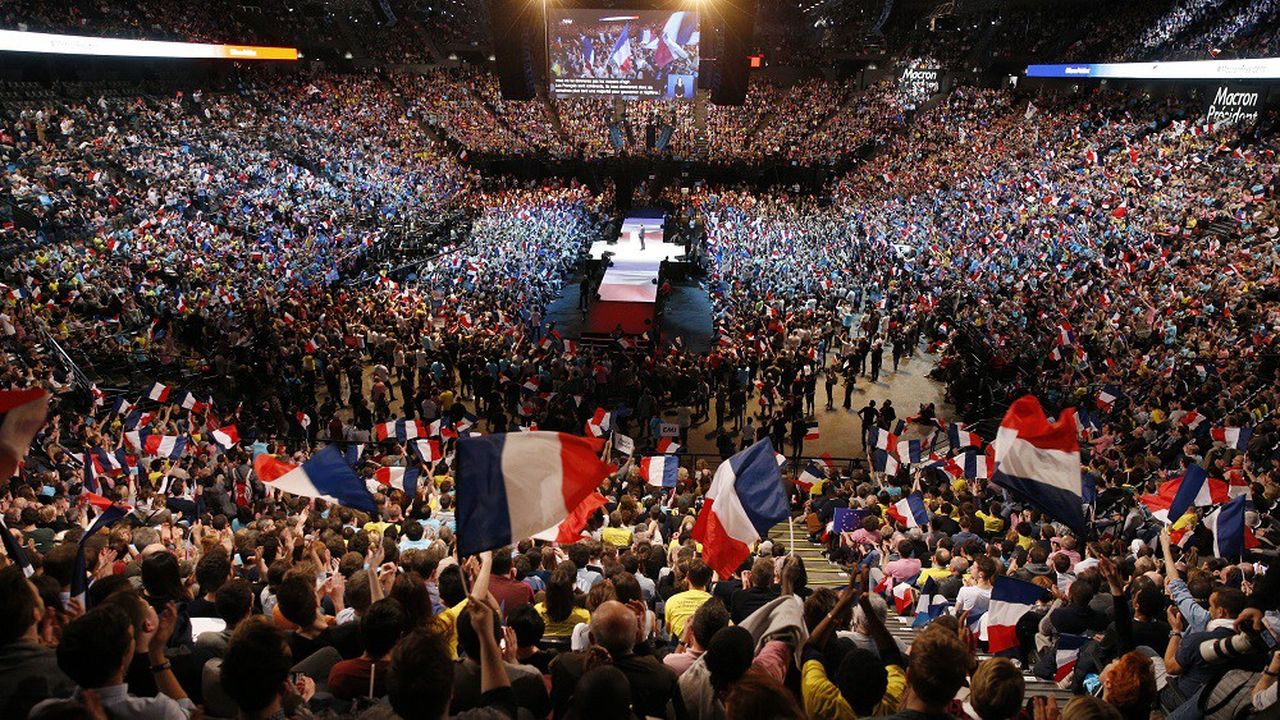 Selon le Conseil constitutionnel, les réunions politiques n'entrent pas dans le champ des grands rassemblements (ci-dessus un meeting d'Emmanuel Macron en 2017).