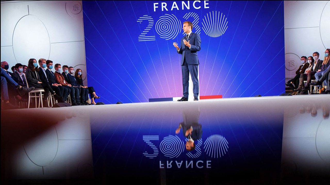Le président de la République, Emmanuel Macron, lors de la présentation du plan France 2030 au palais de l'Elysée, à Paris, le 12 octobre.