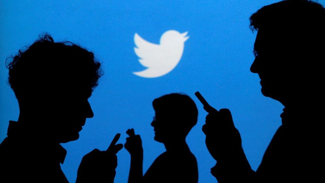 Twitter a une capitalisation boursière de près de 50 milliards de dollars.
