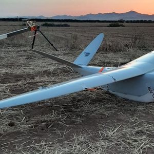 L'ISAE-Supaero étudie le design, l'aérodynamisme, le choix de l'hélice, l'entrée et la sortie d'air pour refroidir la pile à combustible. Ici, une maquette de soufflerie du nouveau drone à hydrogène conçu avec Delair.