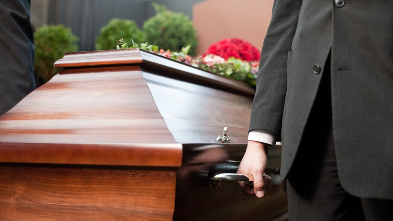 Le prix d'un cercueil s'étale de 300 à 1.200 euros, tandis que celui d'une crémation varie de 400 à 1.000 euros…