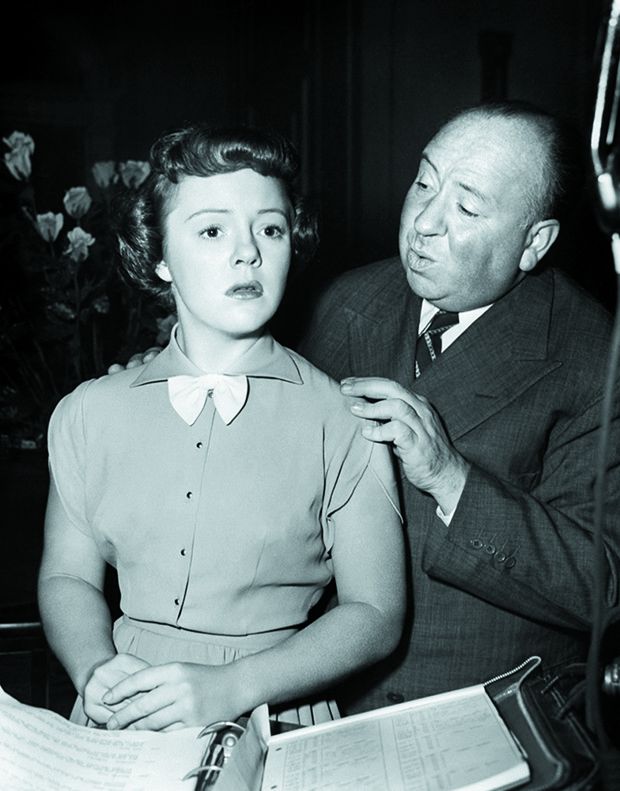 Alfred Hitchcock et sa fille Patricia sur le tournage de «L'Inconnu du Nord-Express» adapté par Raymond Chandler du livre « Stangers on a Train».