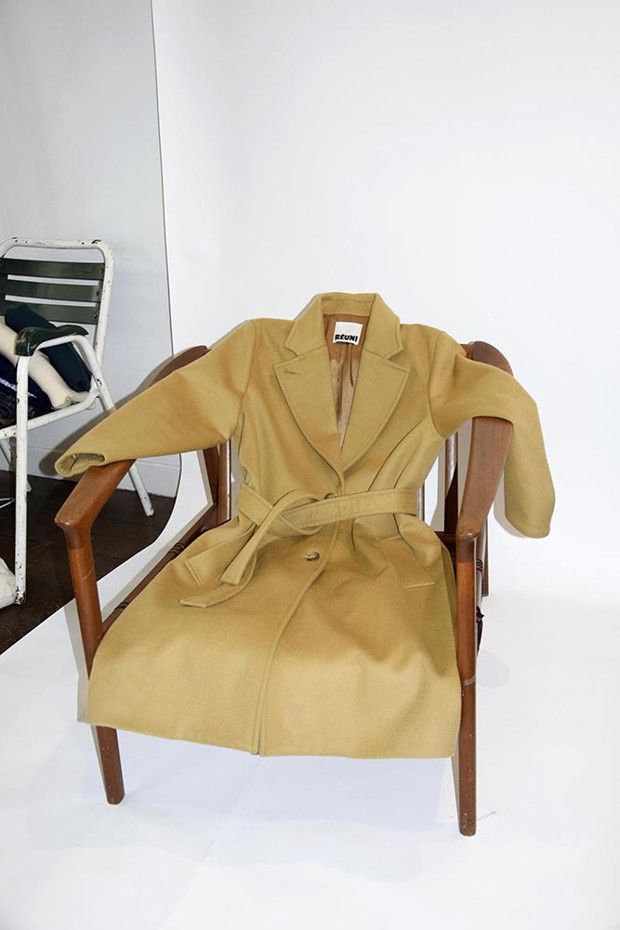 Modèle de manteau pour femme Réuni, à commander pour 2022.
