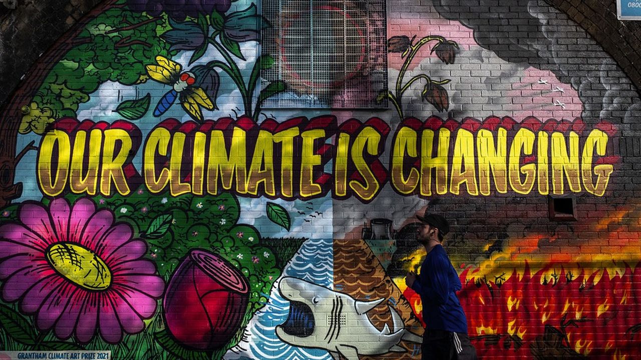 Sur le site de la COP26, qui s'ouvre lundi à Glasgow, des graffitis alertent sur les effets du changement climatique.