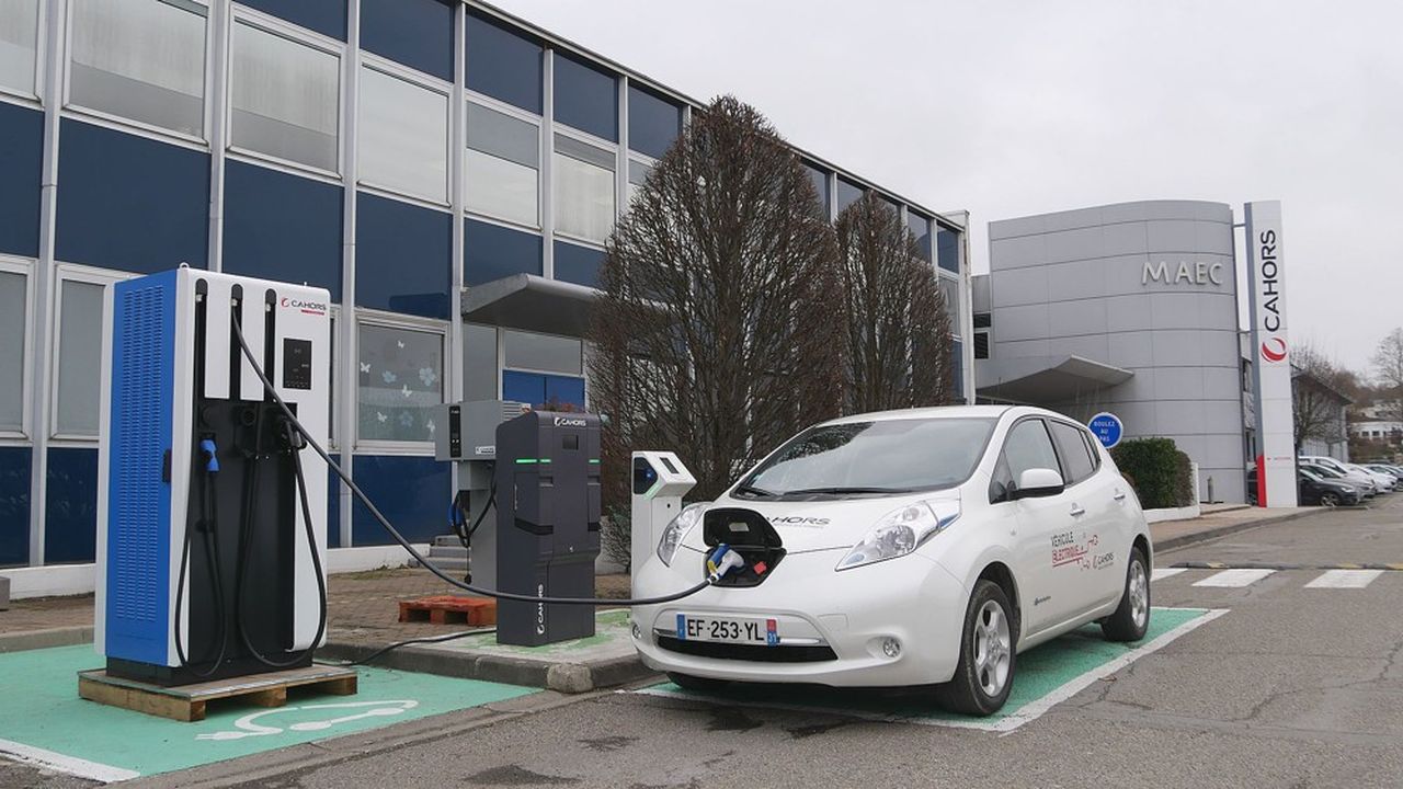 Depuis 2012, Groupe Cahors fabrique des bornes de recharge pour le véhicule électrique.