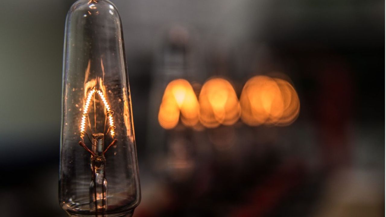 Minilampe maîtrise les technologies du verre et du filament pour des éclairages spécifiques et l'électronique associée.