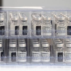 Sur l'ensemble de l'année, Pfizer envisage la livraison de 2,3 milliards de vaccins dans le monde.