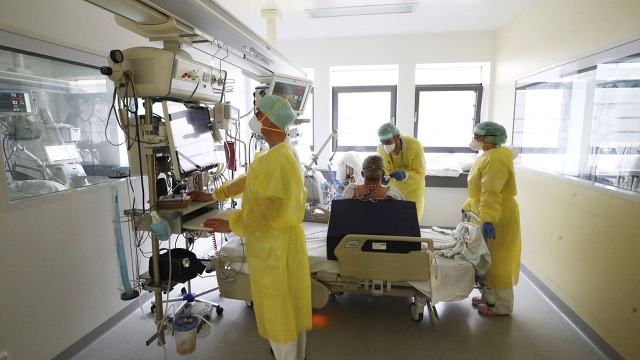 Le personnel médical allemand, comme ici dans un hôpital de la ville de Gera, est de nouveau confronté à une hausse des admissions de malades du Covid.