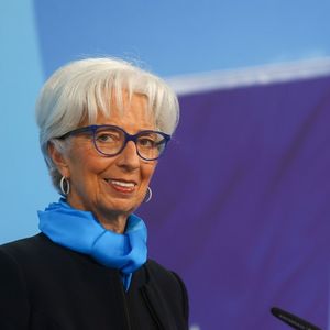 Certains observateurs estiment que Christine Lagarde a troublé le message accommodant de la BCE, après la dernière réunion de politique monétaire, en s'exclamant « inflation, inflation, inflation » lorsqu'elle a été interrogée sur les discussions du Conseil.