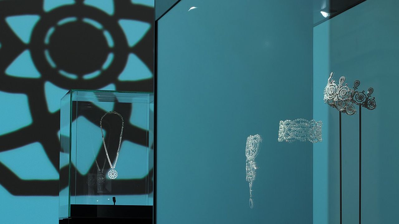 vue de l'exposition «Cartier et les arts de l'islam, aux sources de la modernité», a musée des arts décoratifs.