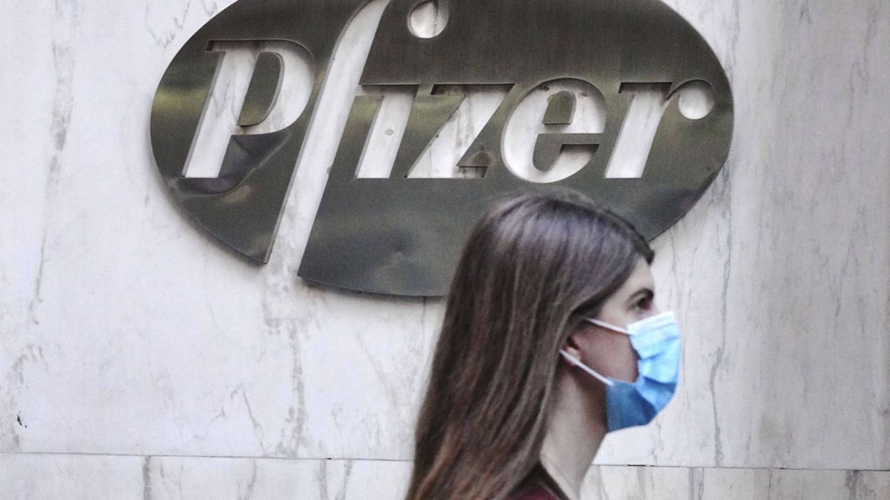 Le traitement antiviral de Pfizer, encore au stade des essais cliniques, doit être commercialisé sous le nom de Paxlovid.