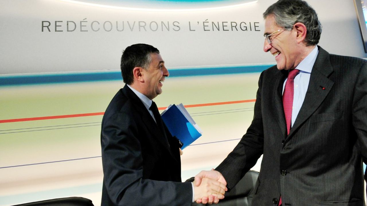 Jean Francois Cirelli (à gauche), patron de Gaz de France, et Gérard Mestrallet, celui de Suez, lors de la fusion en 2008.