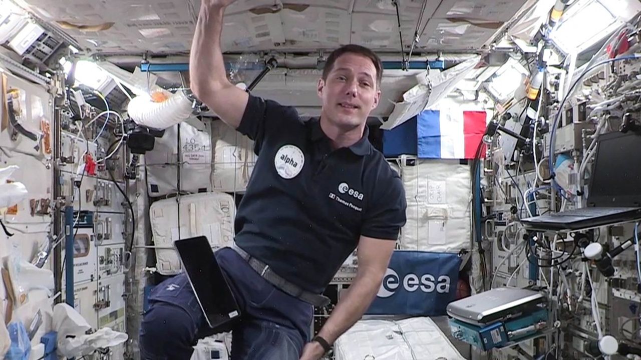 Le Français Thomas Pesquet et trois autres astronautes quitteront la Station spatiale internationale ce lundi.