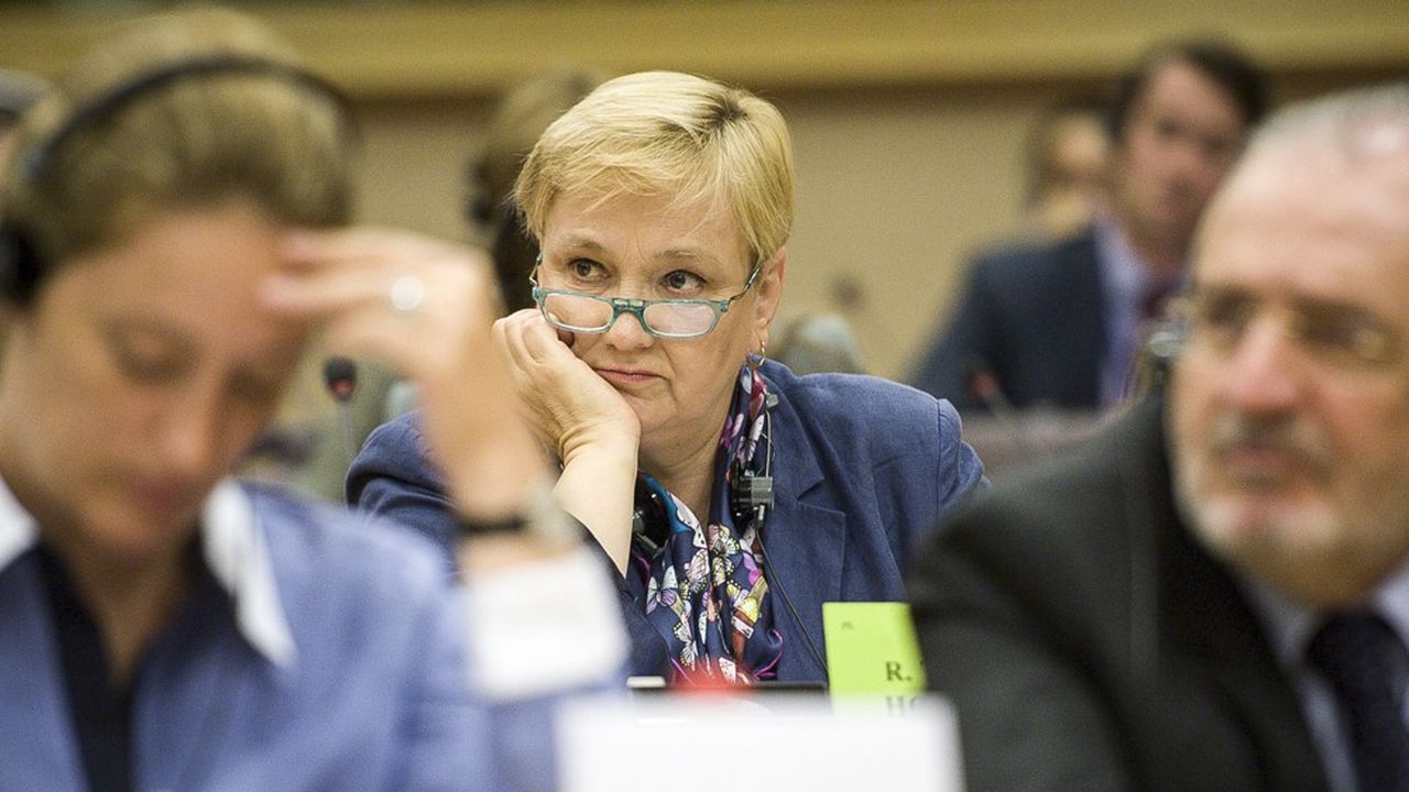 L'eurodéputée Roza Thun, ici en 2017 lors d'un débat au parlement européen sur l'Etat de droit en Pologne, son pays d'origine.