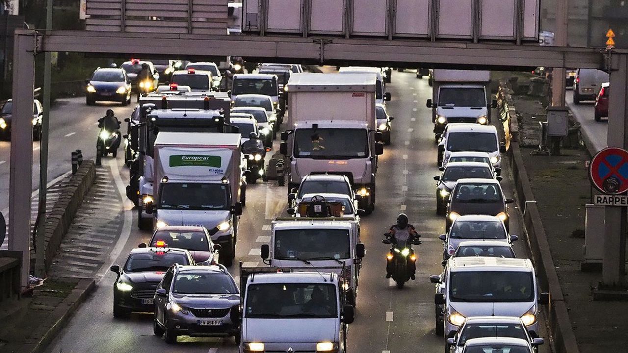 La Ville de Paris souhaite réserver une voie de circulation à certaines catégories de véhicules « propres ».