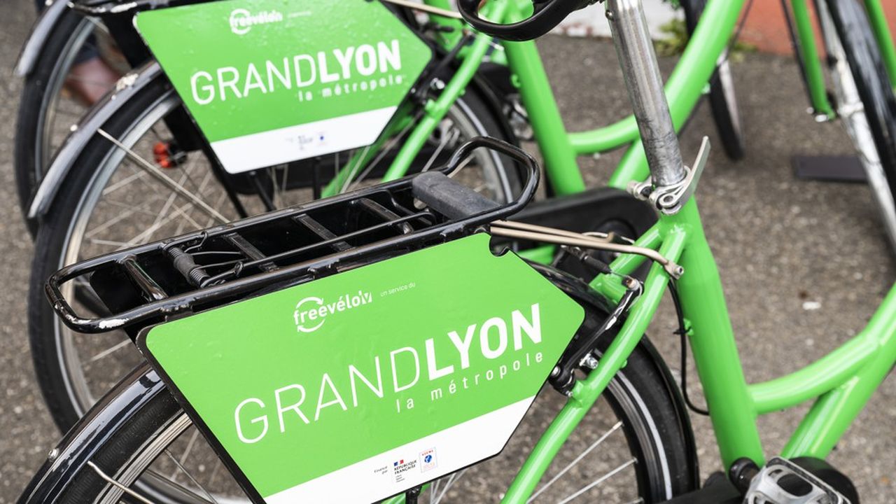 Le nouveau service de prêt de vélos reconditionnés pour les 18-25 ans, lancé début novembre par le Grand Lyon, s'adresse aux étudiants boursiers et jeunes adultes en parcours d'insertion.