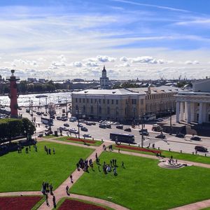 Avec un volume quotidien d'environ 2 milliards de dollars, la Bourse de Saint-Pétersbourg fait désormais presque jeu égal avec la place de Moscou.