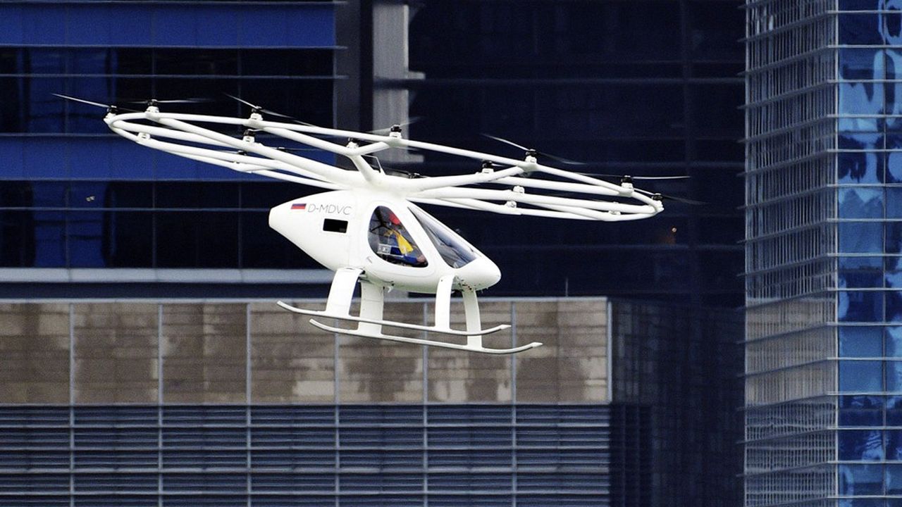 Un vol test du modèle de taxi-volant de Volocopter lors du congrès des systèmes de transport intelligent à Singapour, le 22 octobre 2019.