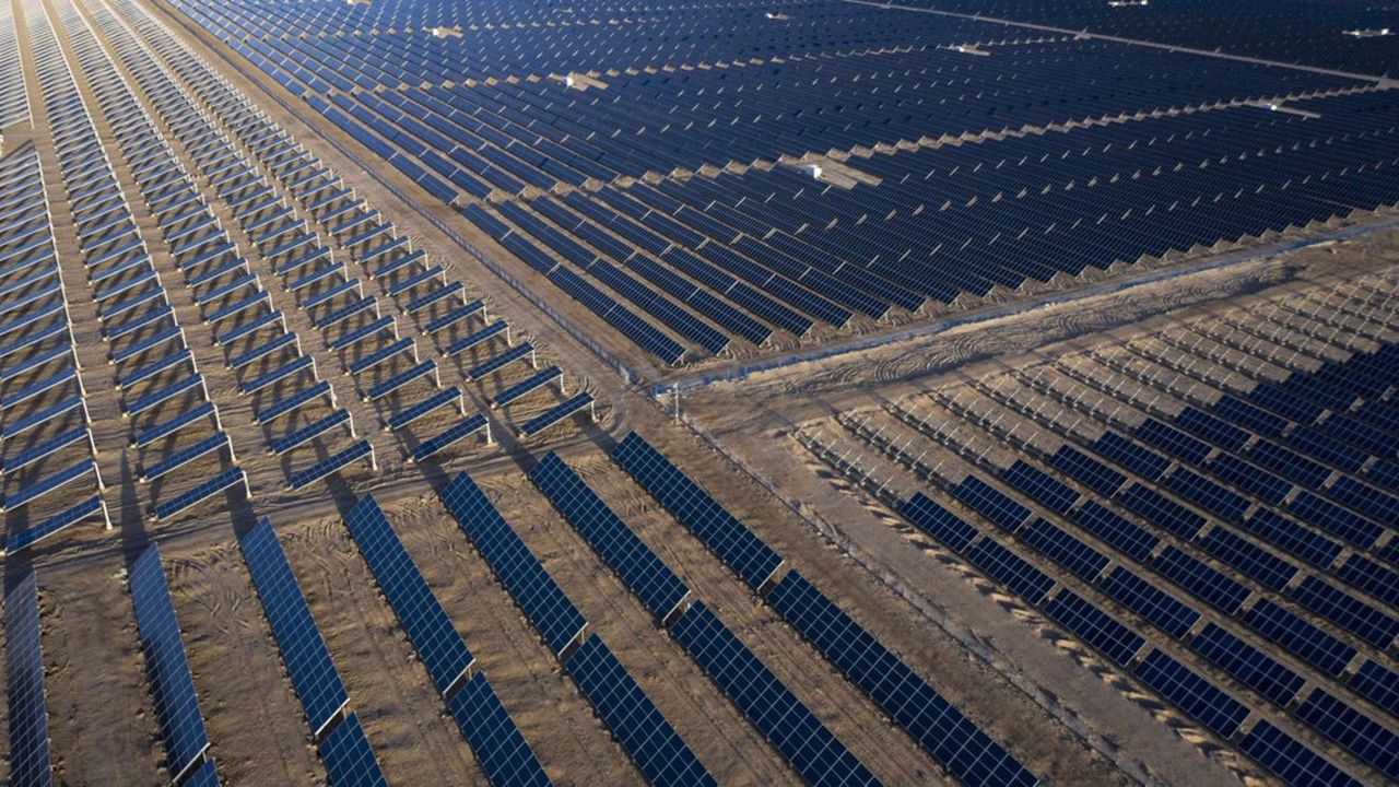 Ferme photovoltaïque près de Golmud, dans la province chinoise du Qinghai, septembre 2021.