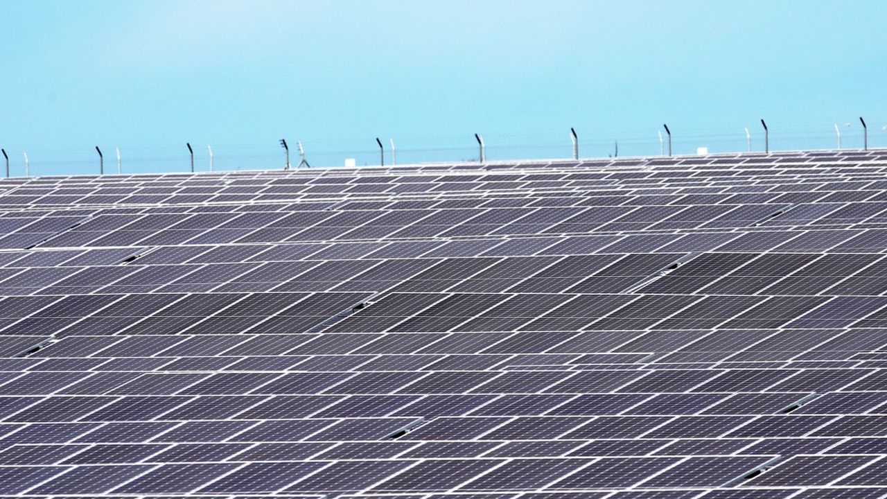 180 m2 de panneaux photovoltaïques ont été installés sur le toit du gymnase de Reignier-Esery.