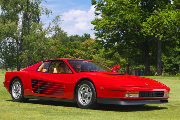 Créée par le designer Pininfarina, présentée au Mondial de l'automobile de Paris en 1984, et produite à 7177 exemplaires jusqu'en 1996, cette voiture de sport est l'avant-dernière création du Commendatore Enzo Ferrari (1898-1988) avant la Ferrari F40 de 19871.