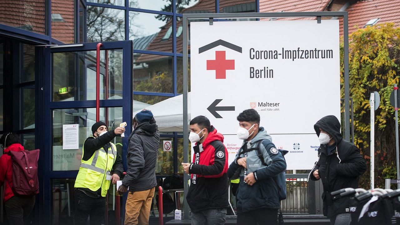 En Allemagne, où 90 % des personnes en soins intensifs ne sont pas vaccinées contre le Covid, les autorités espèrent convaincre les récalcitrants et ceux éligibles à une troisième dose.