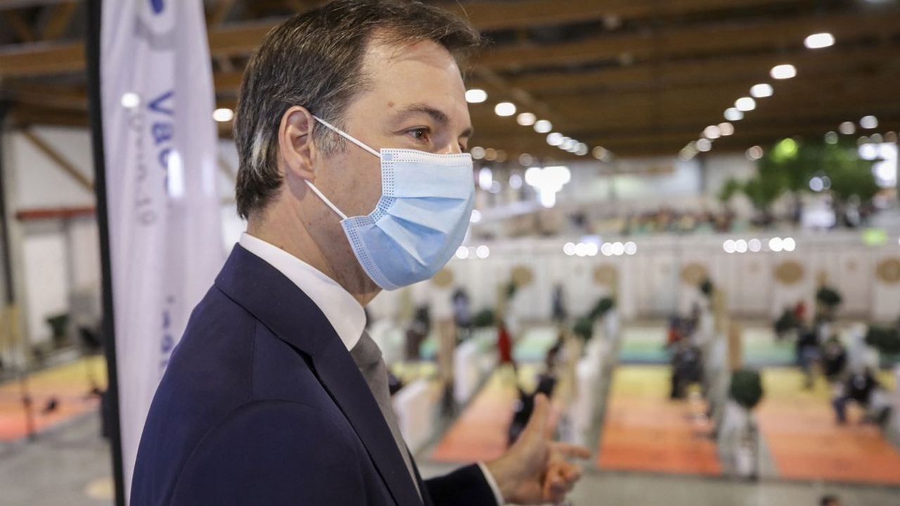 En avril dernier, le premier ministre belge Alexander De Croo visite un centre de vaccination au Heysel, à Bruxelles