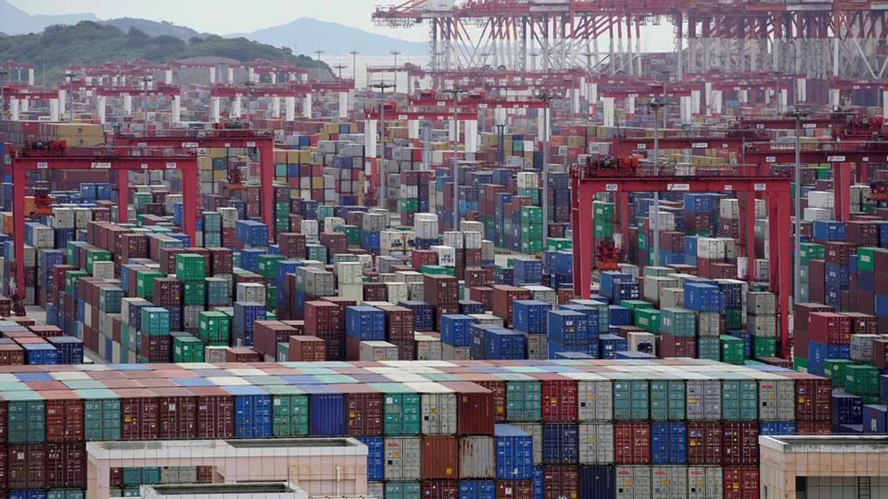 Le port de Shanghai a connu une envolée du coût du fret maritime par conteneur dont les prix ont été multipliés par sept en un an.