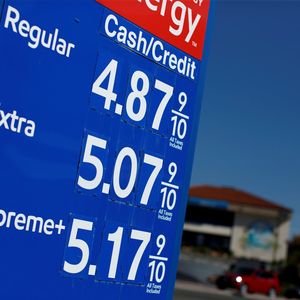 Les prix des carburants ont augmenté de 35 % par rapport à début 2020, avant la crise du Covid.
