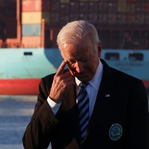 Joe Biden en visite au port de Baltimore (Maryland), le 10 novembre.