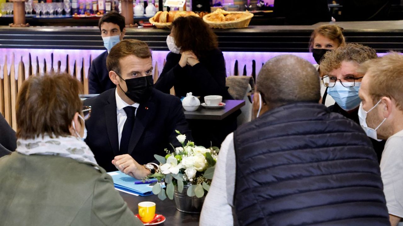 « On s'est parfois fait prendre pour des imbéciles », a déclaré Emmanuel Macron à des anciens salariés de Whirlpool ce lundi matin à Amiens.