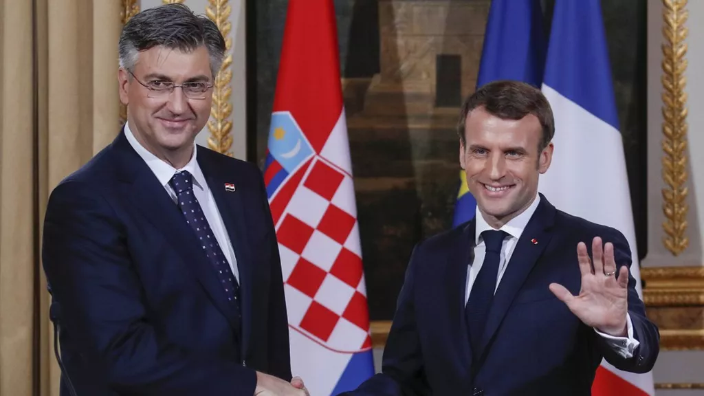 Macron en Croatie pour sceller la vente de 12 Rafale