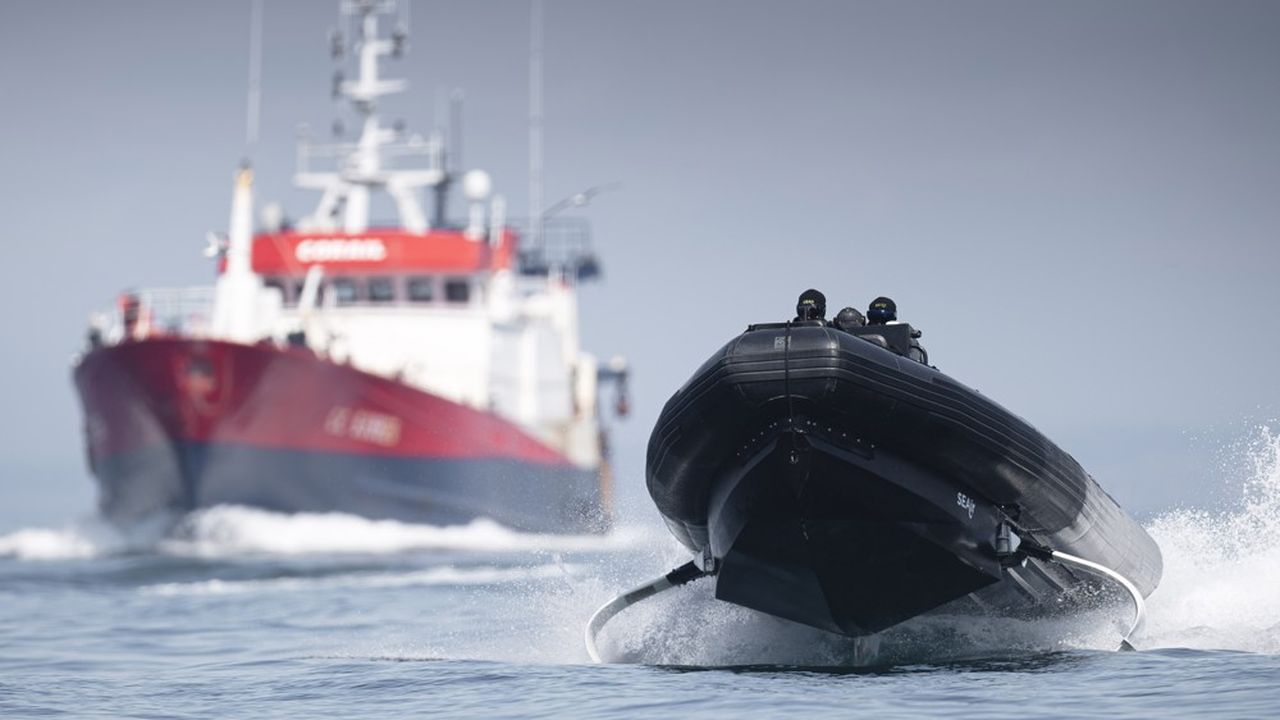 Développé par le laboratoire de l'innovation des fusiliers marins commandos à Lorient, le projet EFlyCO, est une première mondiale qui a pour objectif de proposer un nouveau modèle d'embarcation de transport des commandos pour des raids nautiques.